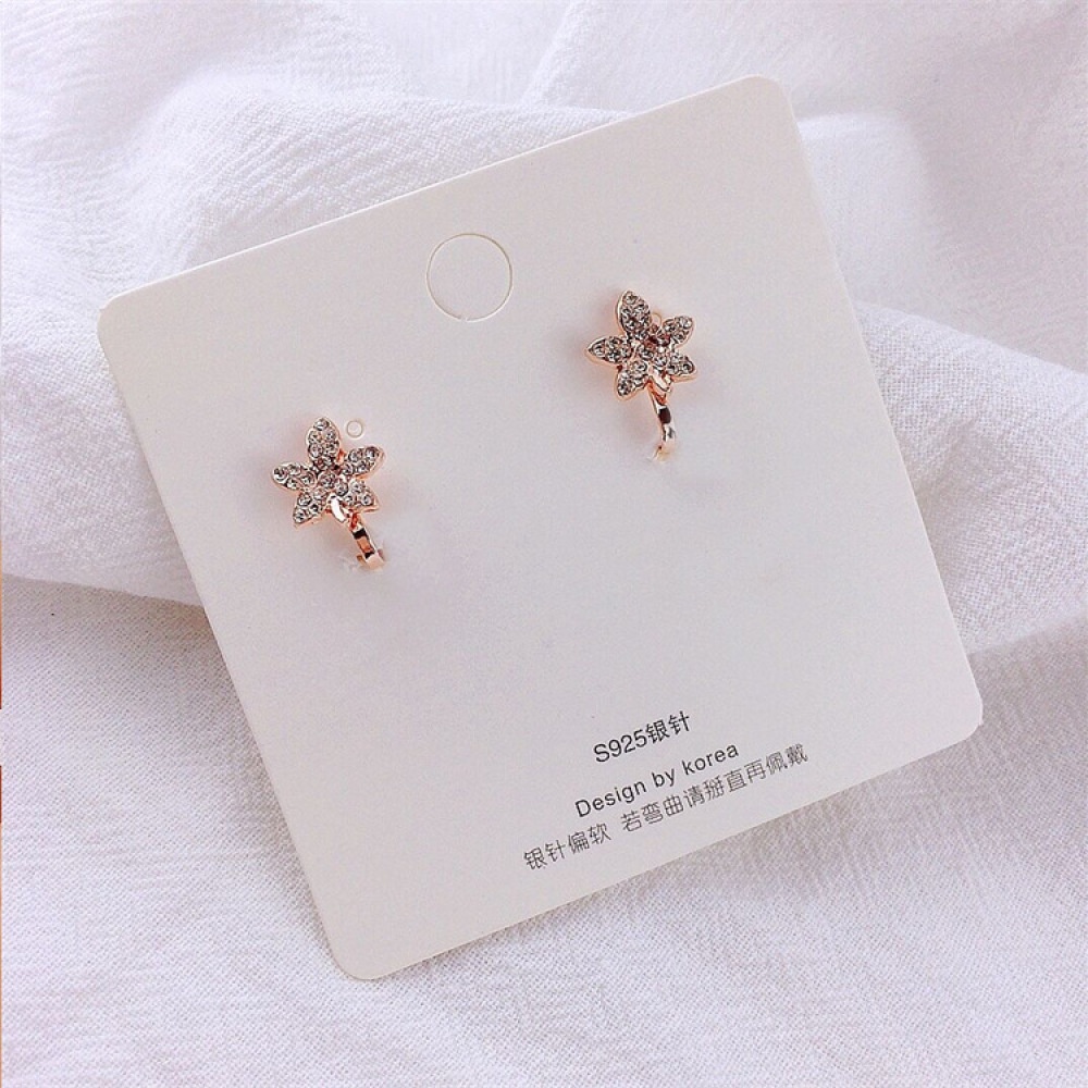 Anting Klip On Tanpa Tindik Desain Daun Maple Lapis Emas Hias Kristal Untuk Wanita