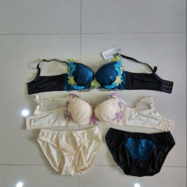 Bra set satin bordir bunga