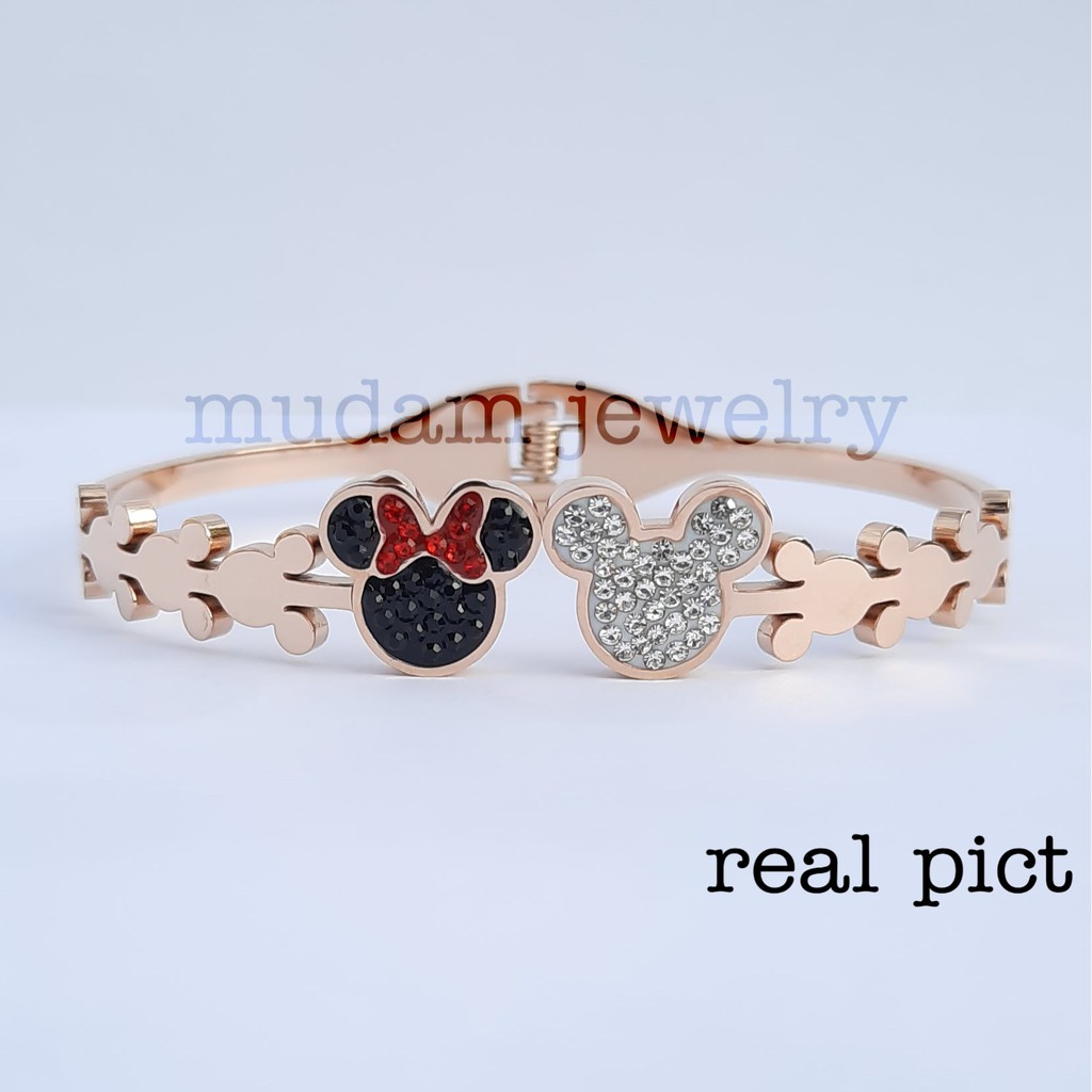 Gelang Bangle Titanium mickey dan Minnie Dengan Taburan Kristal Artifisial