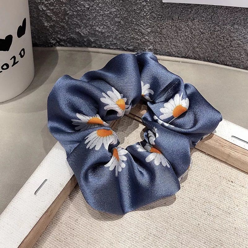 Ikat Rambut Ponytail Model Bunga Daisy Bahan Satin Karet Elastis Gaya Korea Untuk Wanita/scrunchie