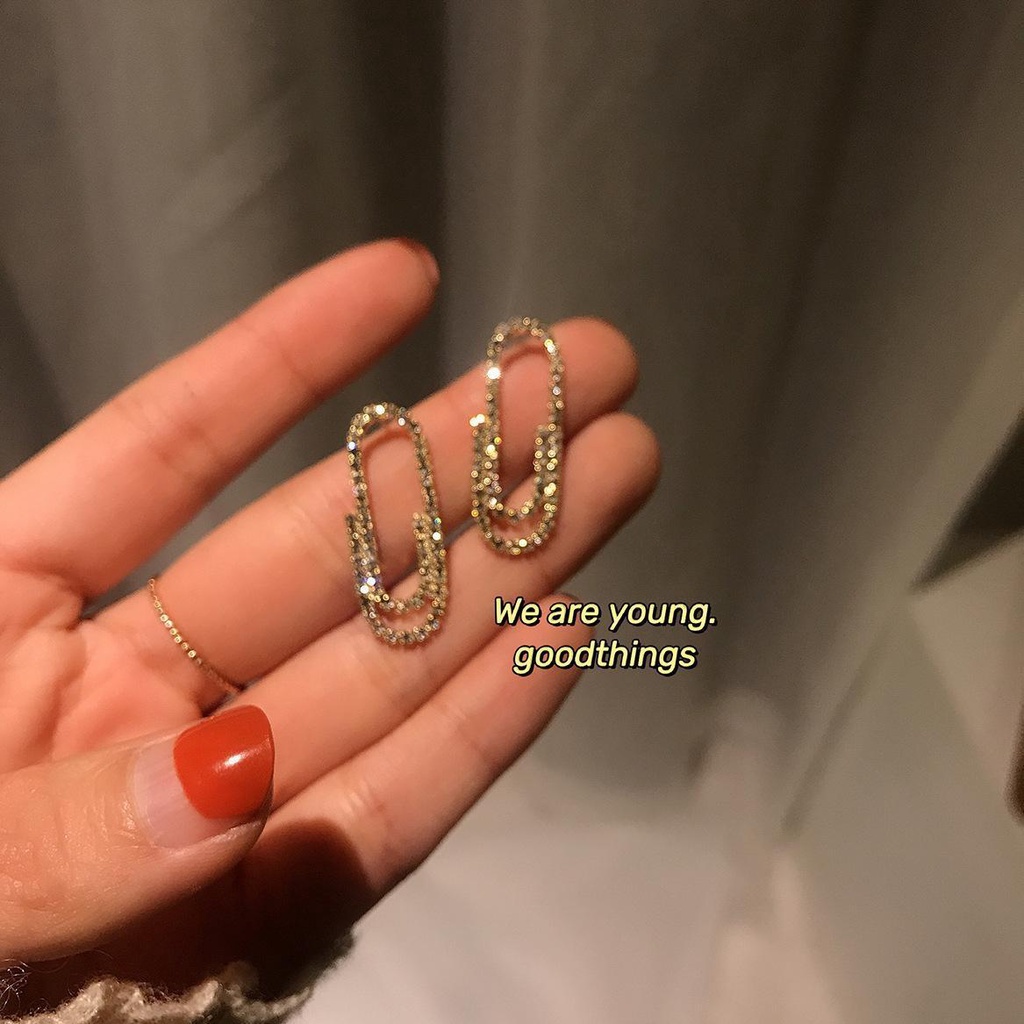 Bertabur berlian pin anting-anting trendi niche kepribadian anting-anting wanita anggun anting-antin