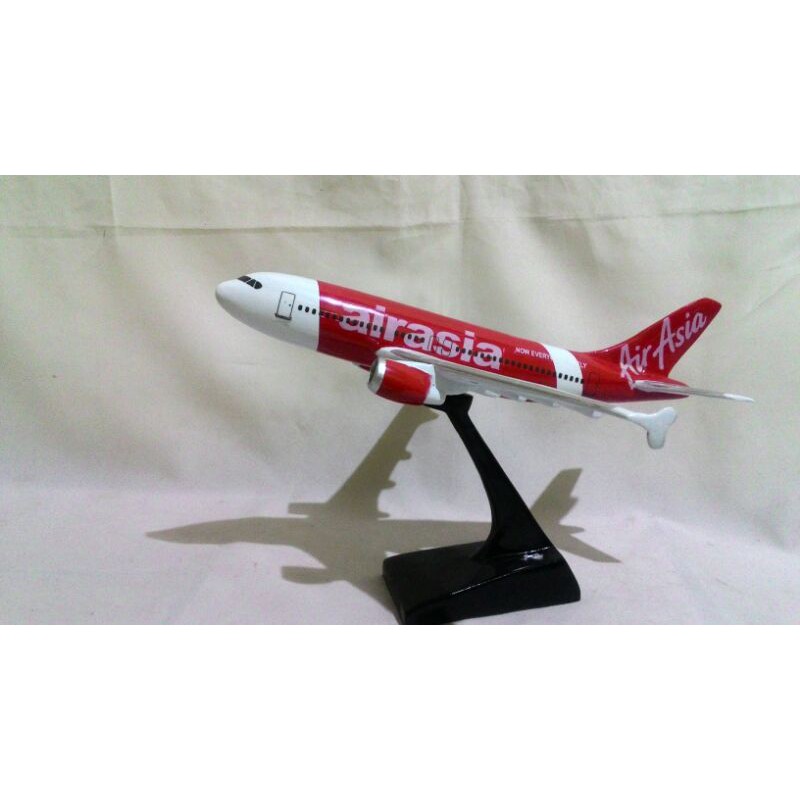 miniatur pesawat terbang air asia