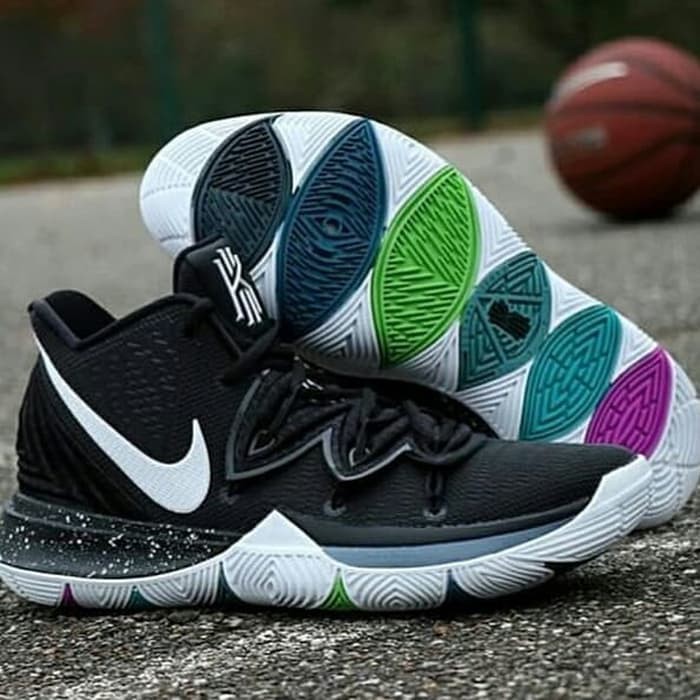Sepatu Basket KYRIE 5 BLACK MAGIC