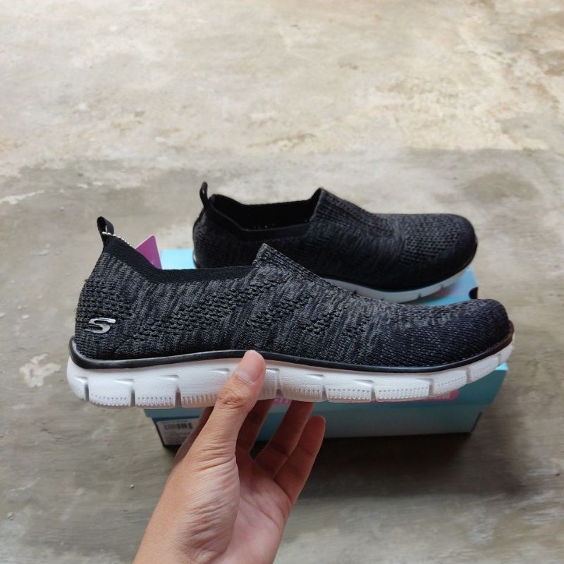 Sepatu Slip On Skechers Wanita Air Cooled Memory Foam Empire Inside Look