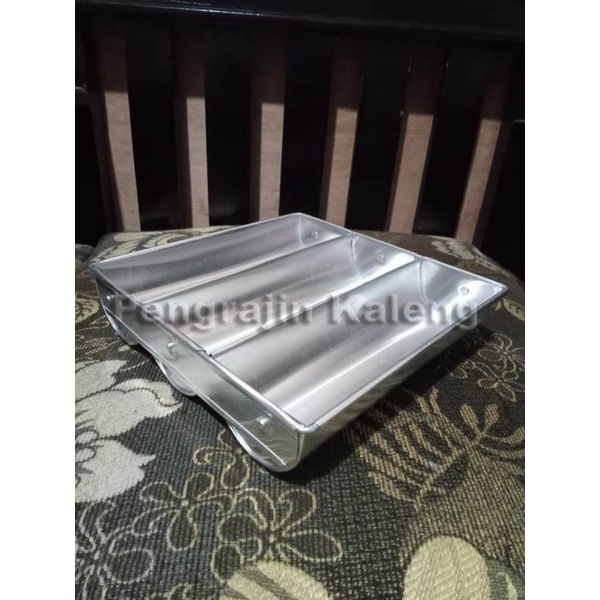 Loyang Tiga Rasa / Loyang Bolu / Loyang Setengah Lingkaran