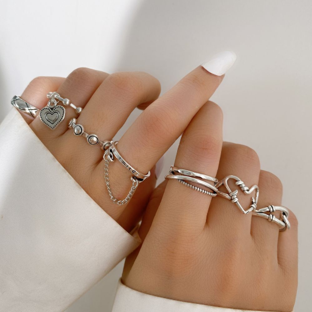 7pcs / Set Cincin Adjustable Bentuk Hati Warna Silver Gaya Punk Untuk Wanita