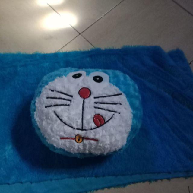 Bantal Doraemon