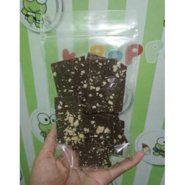 

KRIPIK BROWNIES / BROWNIES CREPES ( beli 5 free 1 )