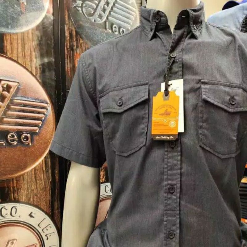 kemeja lea abu pendek