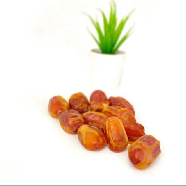 

Kurma susu sagai sagae madinah 500gr