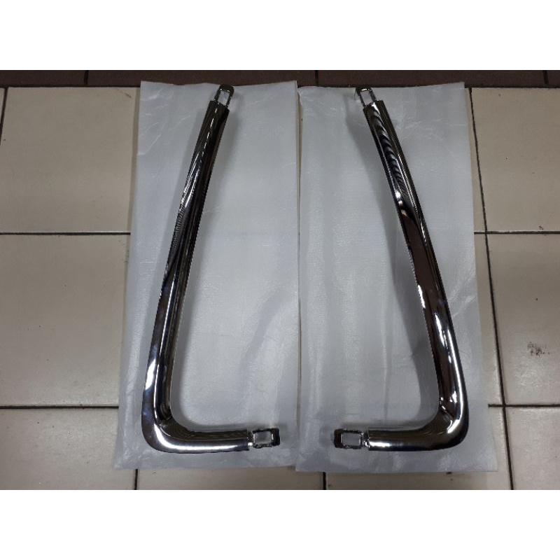 Garnish Grill Bemper Crum Kiri Atau Kanan Mitsubishi Outlander 2012