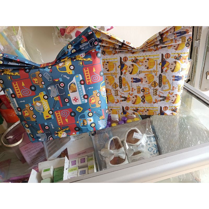 

Bungkus Kado / kertas kado