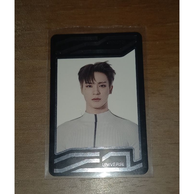 Photocard Jeno Official. Jeno Universe/Jeno Elsa/Jeno mirror/Jisung Pororo/Jeno scratch glitchmode