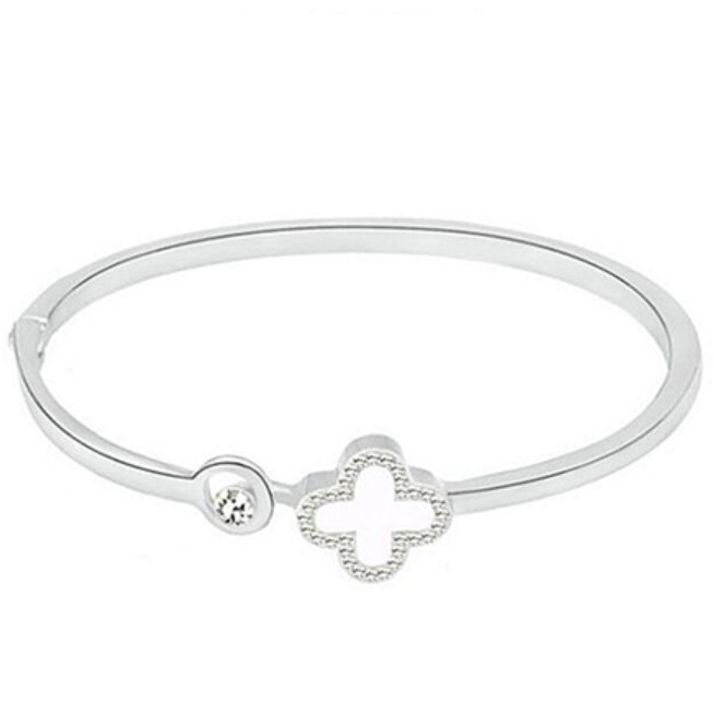 Gelang Titanium Wanita Liontin Clover Titanium Fashion Korea-Silver + Clove Putih