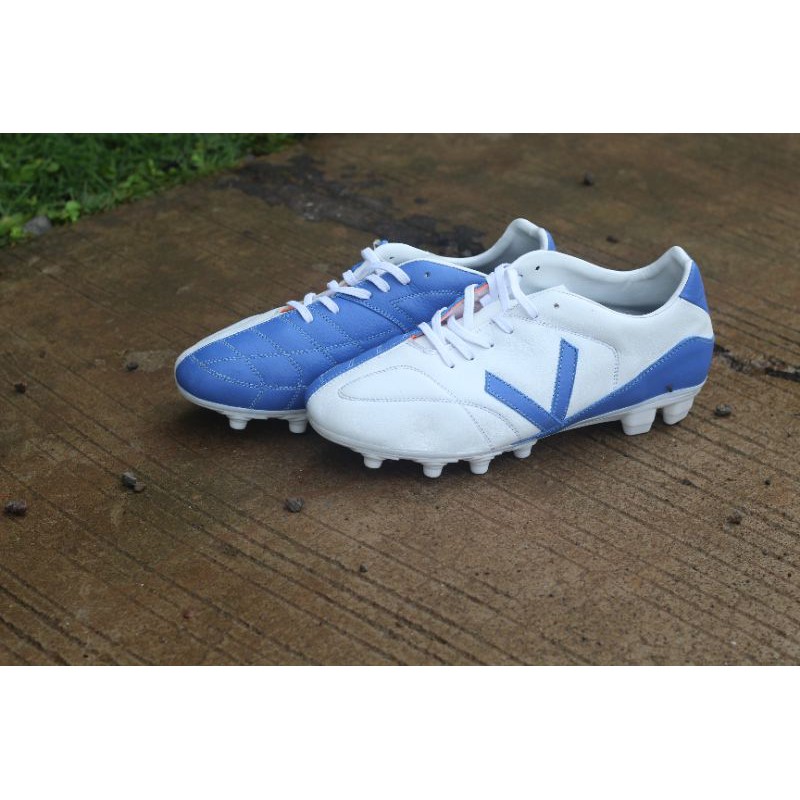 Sepatu Bola Volosh Anexa - putih/biru