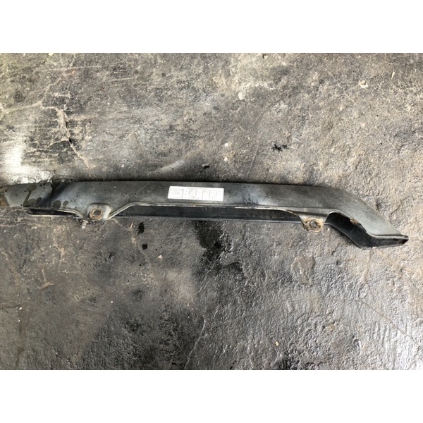 tutup rantai tutup pelindung rantai katengkas belakang suzuki thunder 125 ori