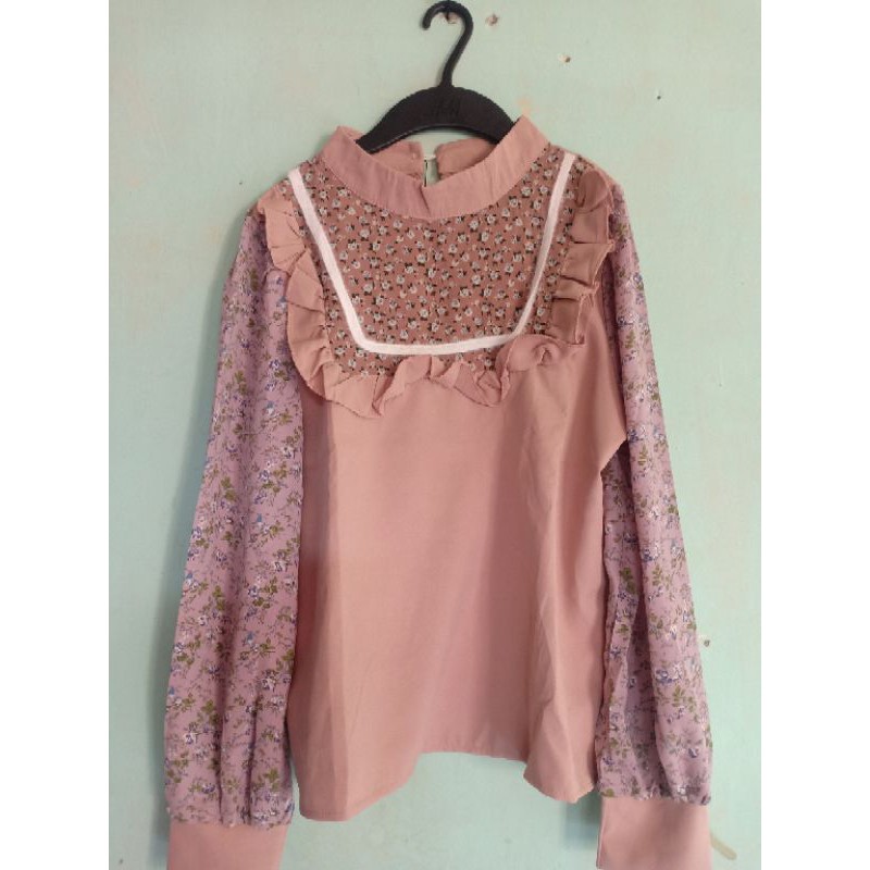 Blouse import wanita motif bunga dan rimple