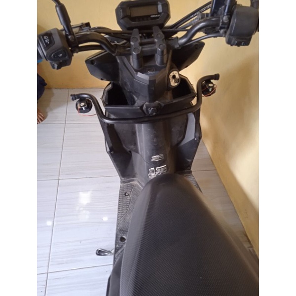 BREKET DUDUKAN LAMPU TEMBAK HONDA BEAT THN 2016-2019 PLUS LAMPU TEMBAKNYA.