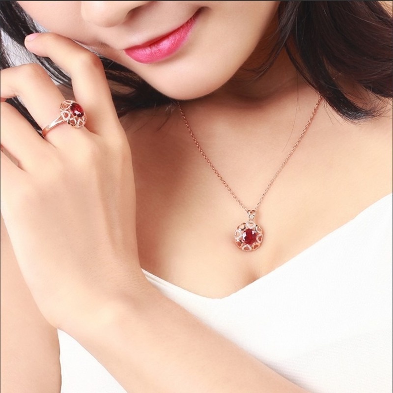 [Ready Stock]Fashion Ruby Diamond Flower Heart Pendant Necklace