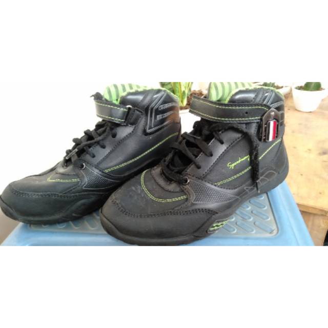 PRELOVED SEPATU SPALDING SEKOLAH ANAK