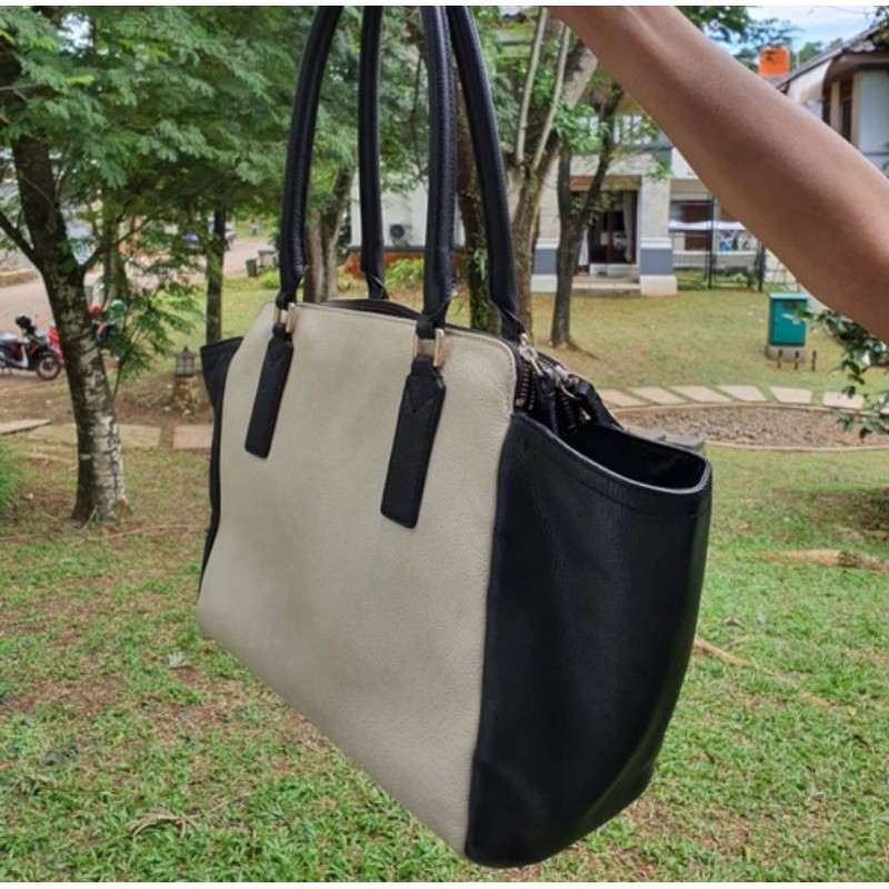 TAS BANANA REPUBLIC LEATHER OFF WHITE BLACK, PRELOVED ORIGINAL BRANDED
