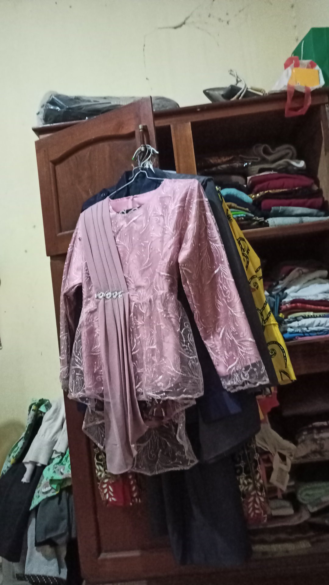 Set Couple Mika Dusty ---- Batik Couple Rossa Batik Brokat Modern Kebaya Kekinian