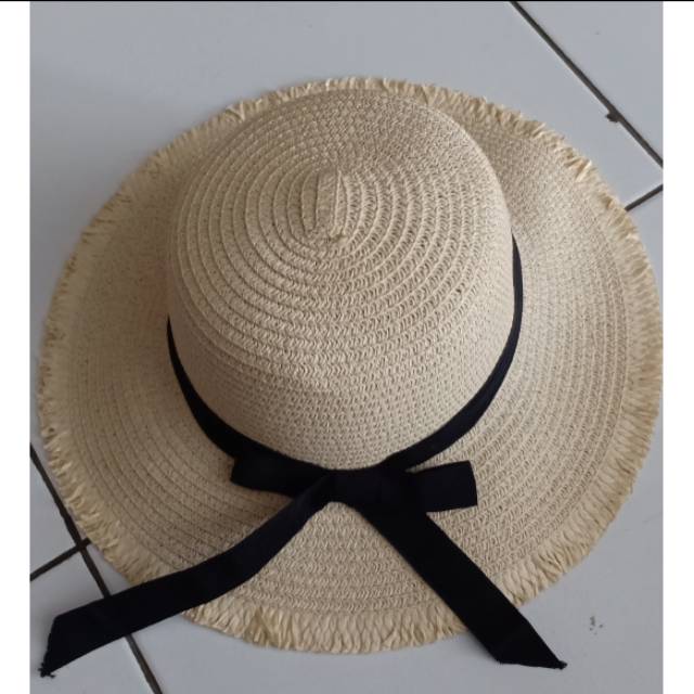 topi pantai anyam jerami rumbai