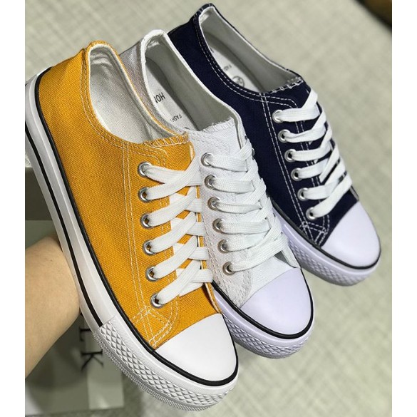 Sepatu Sneakers 880