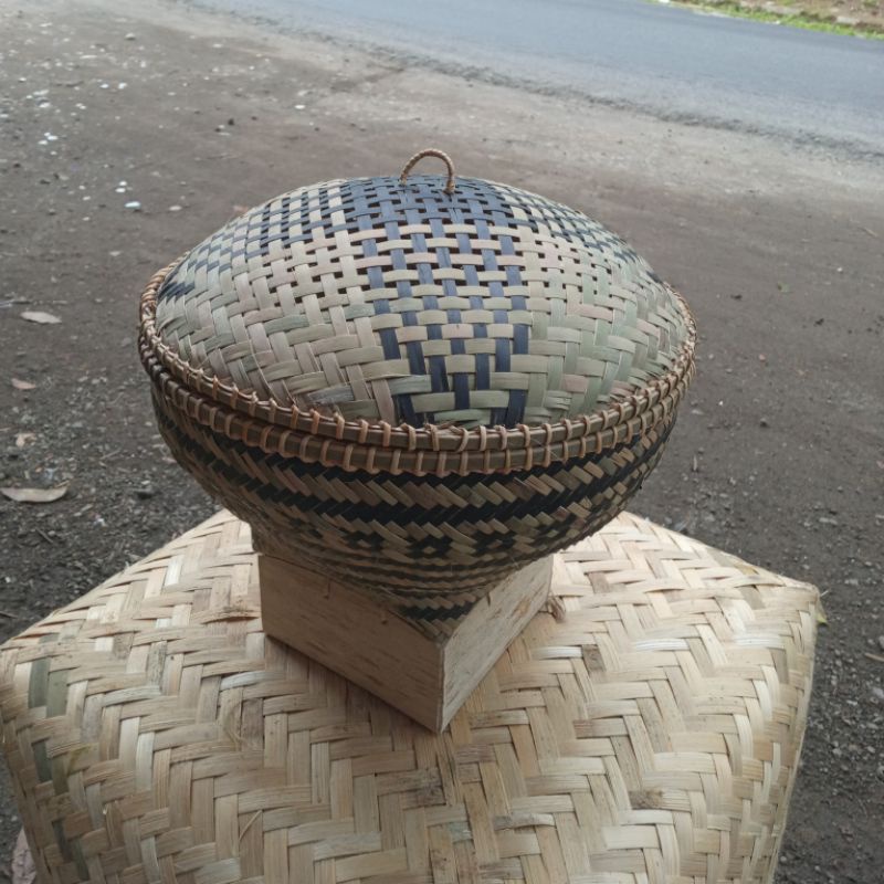 Boboko Tutup atau Tempat Nasi Tutup dari Anyaman Bambu Ukuran Besar