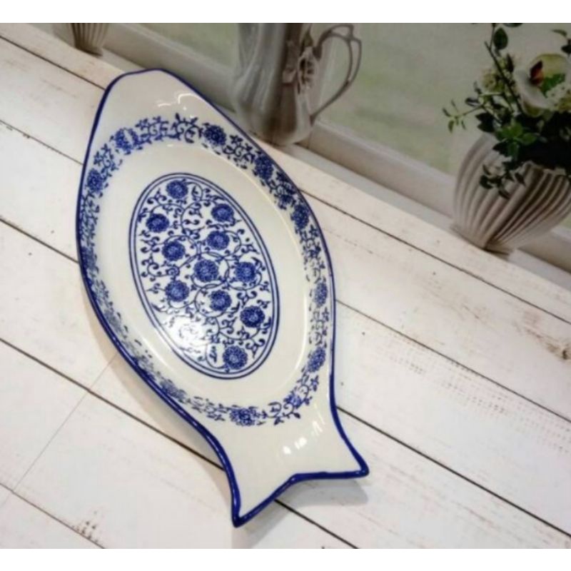 Piring saji model ikan keramik biru putih 1 Lusin