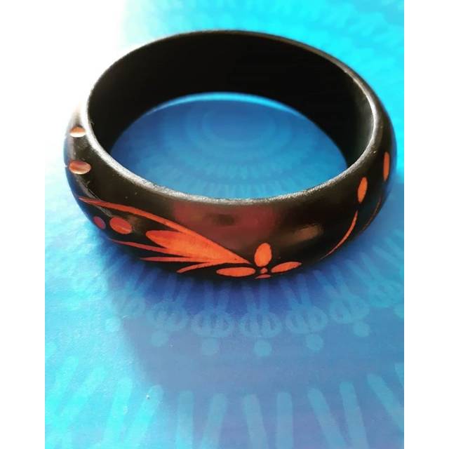Bangle hitam