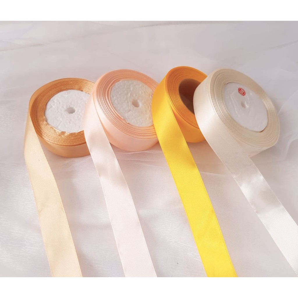 

PITA SATIN LIGHT IMPORT PREMIUM (ECERAN PER METER) PITA KADO