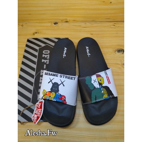 Sandal Slide Supreme Kaws Sesame / Sandal Slip On Kaws Hight Quality