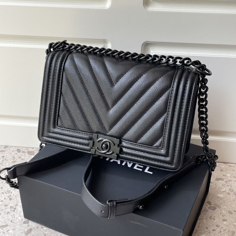 tas chanel boy Chevron caviar