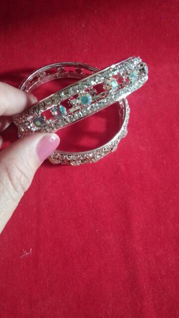 Gelang fashion model crown