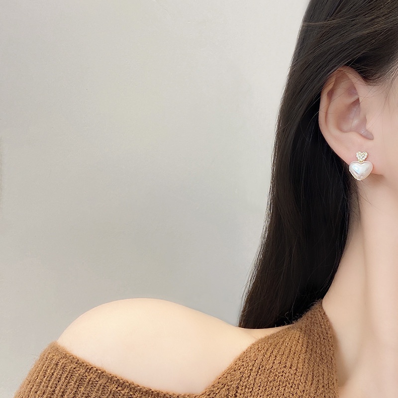 Anting Stud Bentuk Hati Bahan S925 Silver Needle Anti Alergi