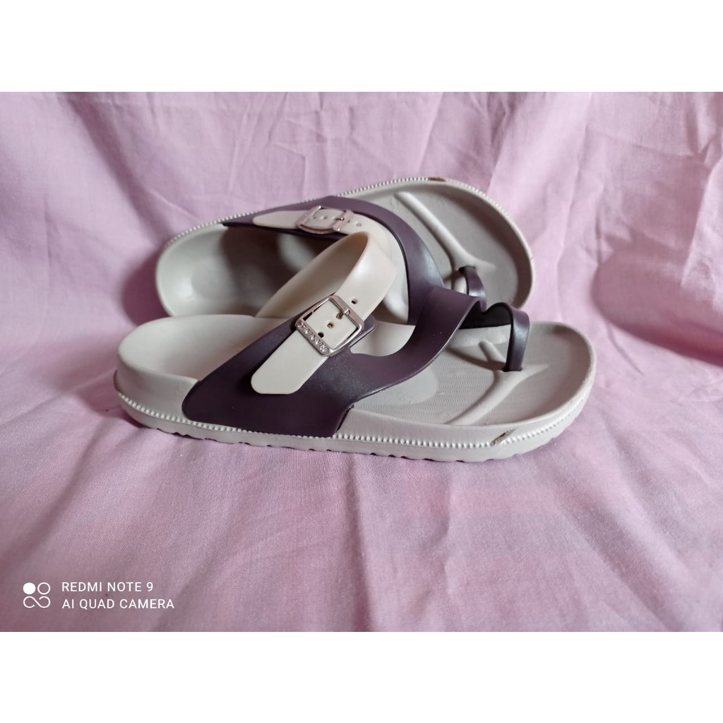 Sandal Dulux Wanita Model Tali Jempol, Bahan Karet