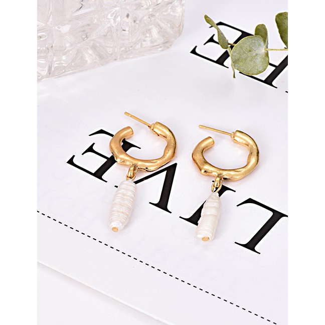 LRC Anting Tusuk Fashion Gold Alloy Long Pearl Earrings F34571