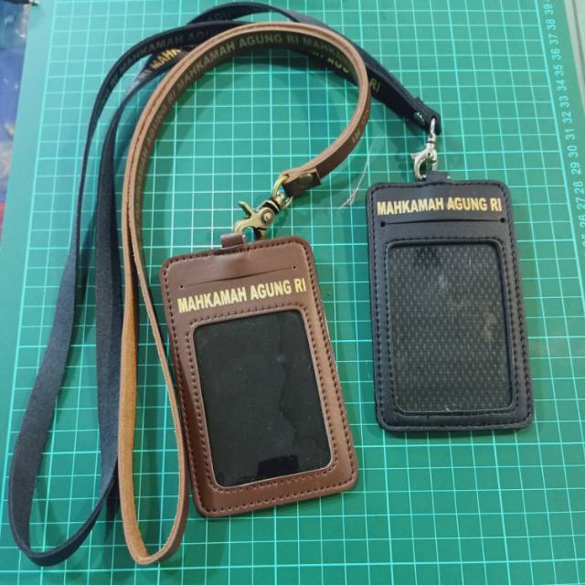 

ID CARD TALI DOFF MAHKAMAH AGUNG REPUBLIK INDONESIA COKELAT DAN HITAM