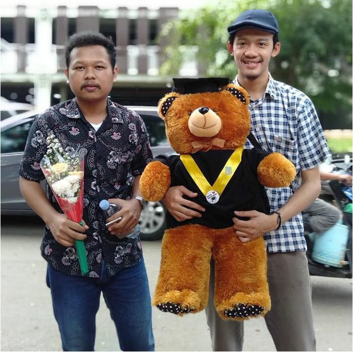 boneka wisuda jumbo paket hemat FREE NAMA+LOGO KAMPUS