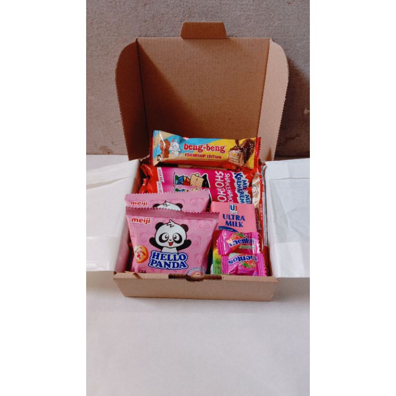 

SNACK BOX/ GIFT BOX KADO MURAH SIZE SMALL 2 (BISA REQUEST ISI)
