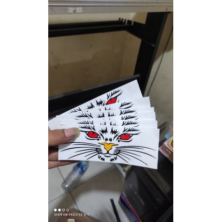 stiker mata kucing lampu motor