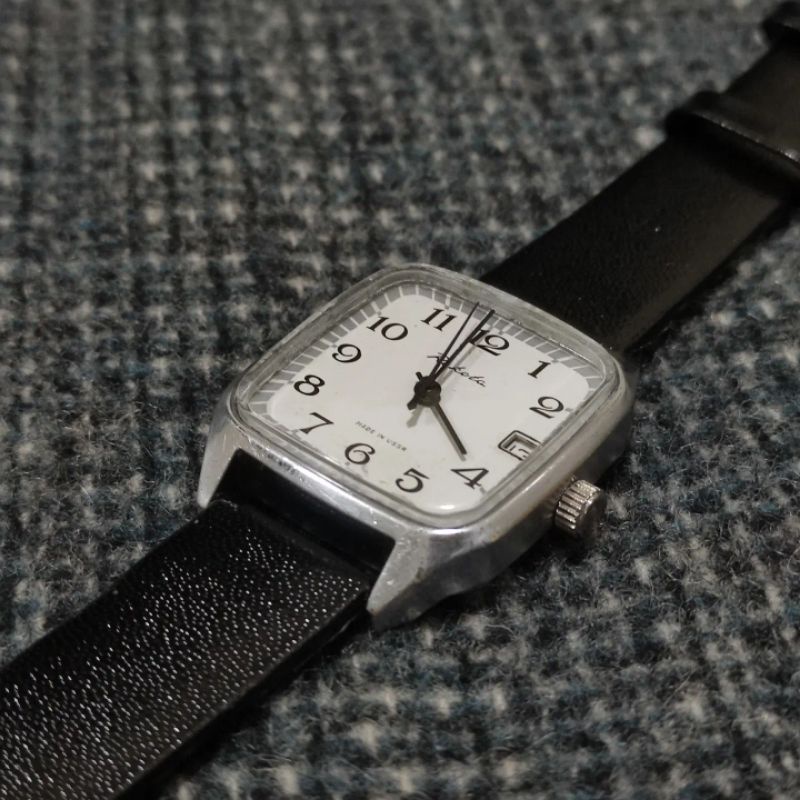 Jam Tangan Raketa Rocket