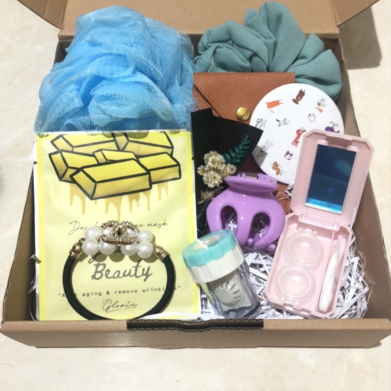 

Hampers Birthday Ulang Tahun Wisuda Lulus Sarjana