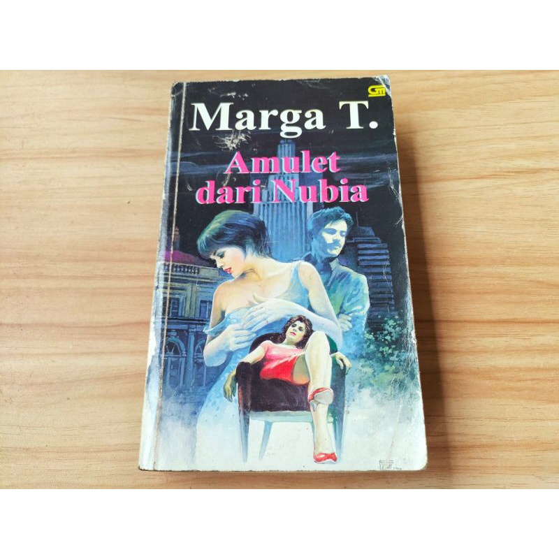 Novel Amulet dari Nubia, karya Marga T