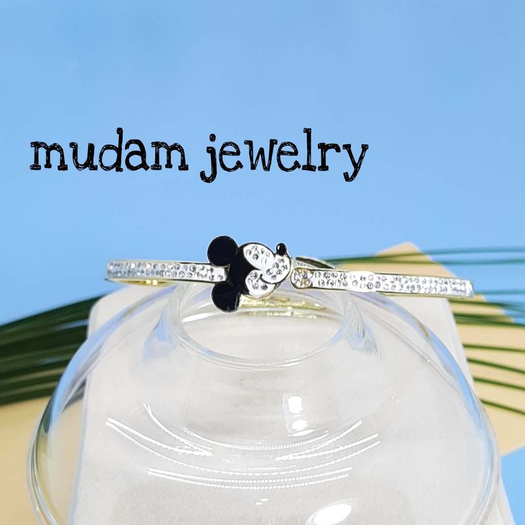 Gelang Bangle Titanium Disain Mickey Dengan Taburan Kristal Warna Gold dan Silver