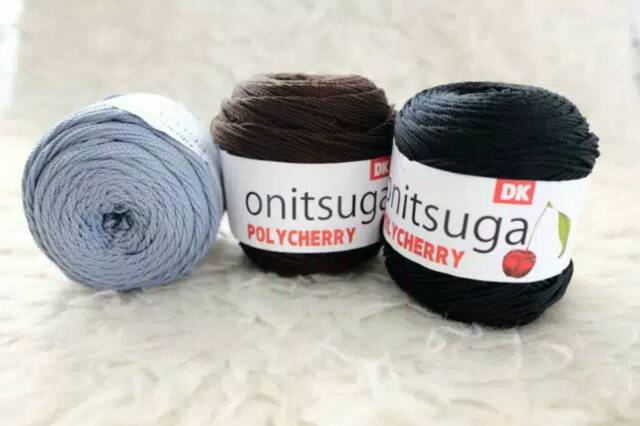 Benang rajut polycherry