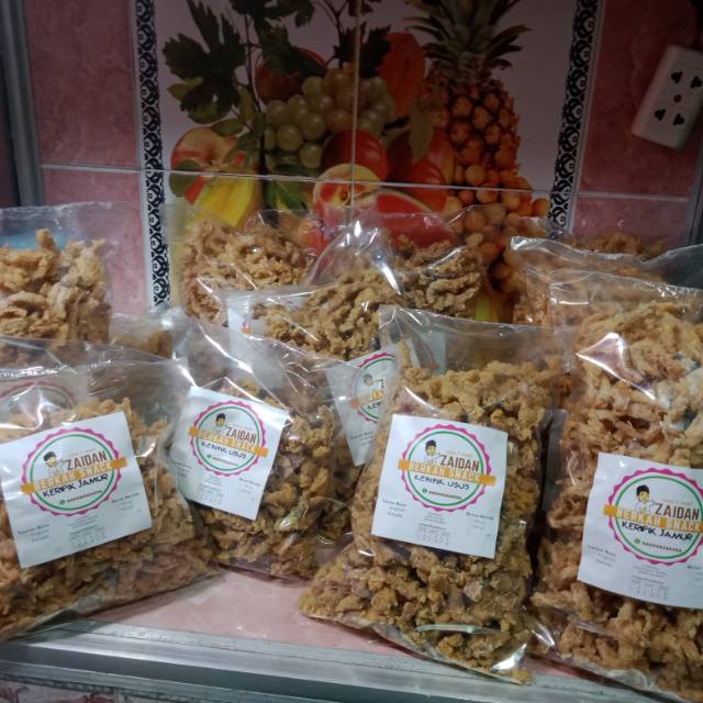 

Kripik jamur,, sangat renyah.. Gurih enyoii,, mantap buat cemilan n lauk makan, order baru goreng,,