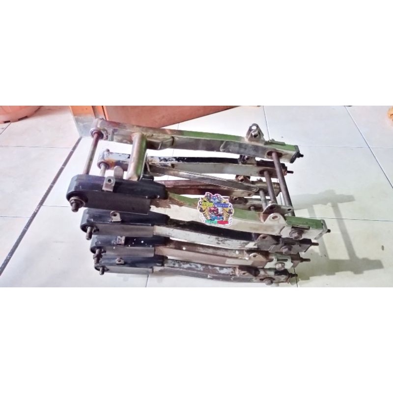 SWING ARM KAZE R ORIGINAL SET Copotan Motor