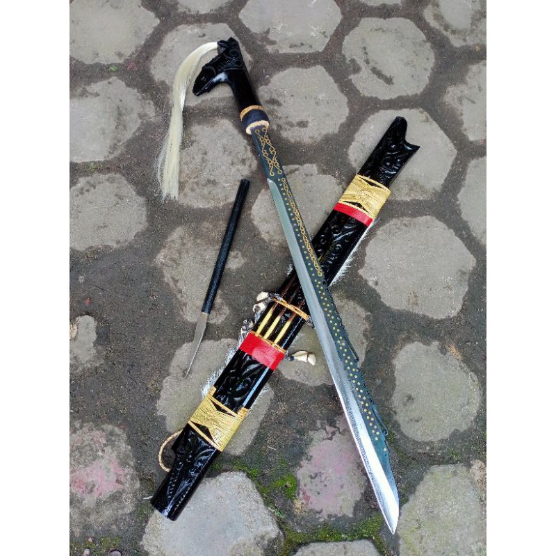 Mandau asli kalimantan